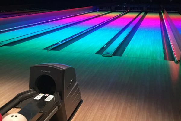 Sleepover Miami - bowling alley